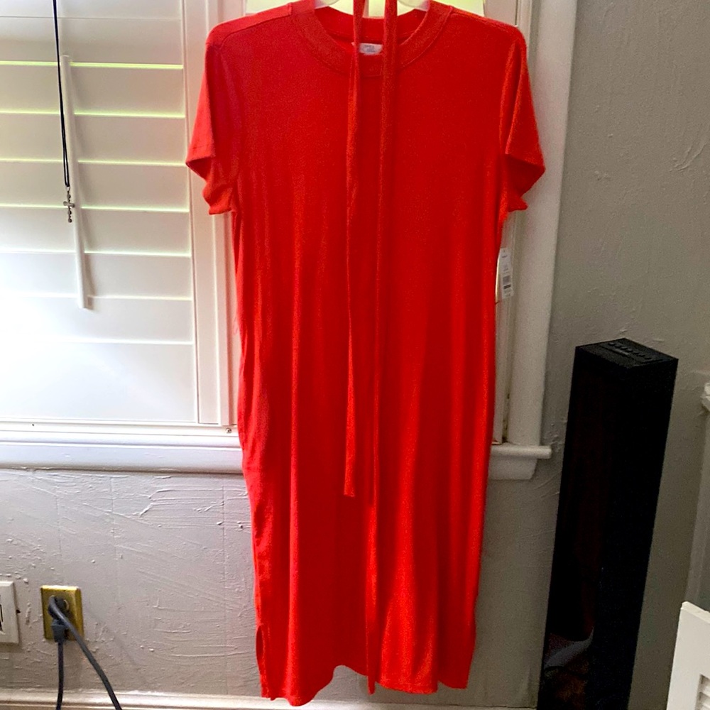 Size 12/14 brilliant coral color pockets